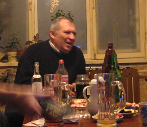 Брус Василий Иванович за столом с Исаченковым